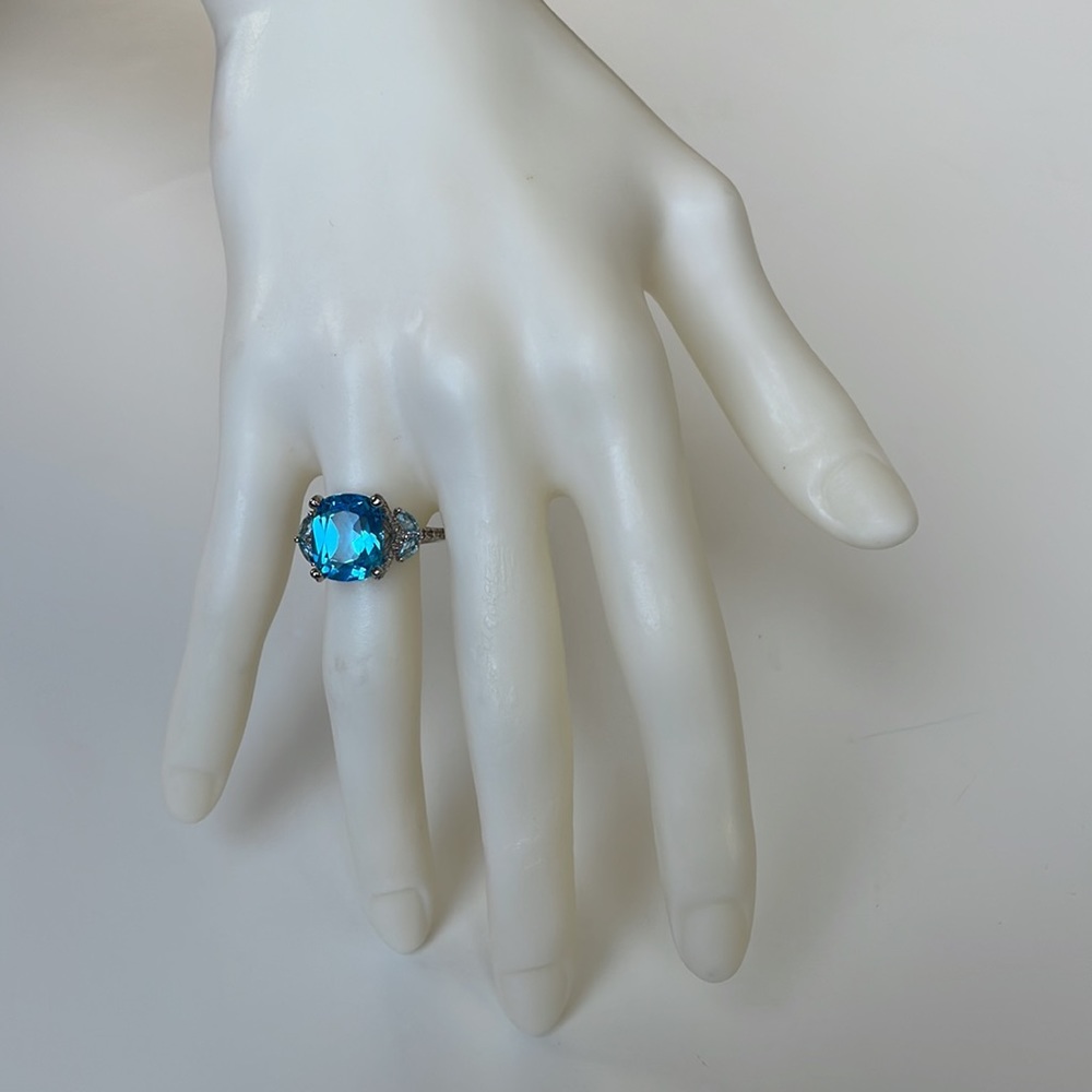 NWOT Blue Topaz Ring 5 ct. t.w. & White Topaz 1/4 ct. - Picture 4 of 11